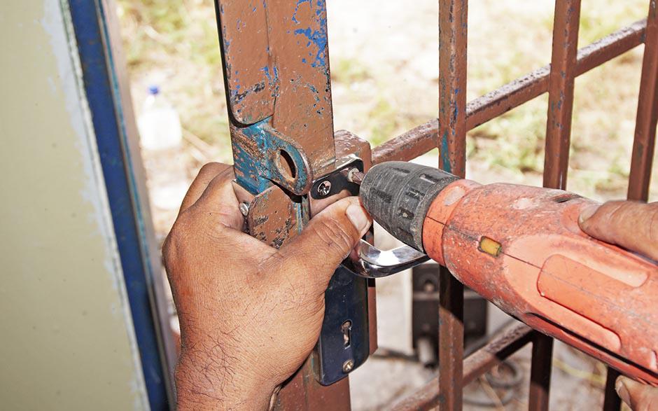 changer serrure porte garage basculante Saint-Prix
