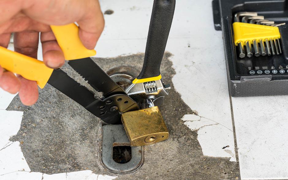 changer serrure porte garage basculante Saint-Prix